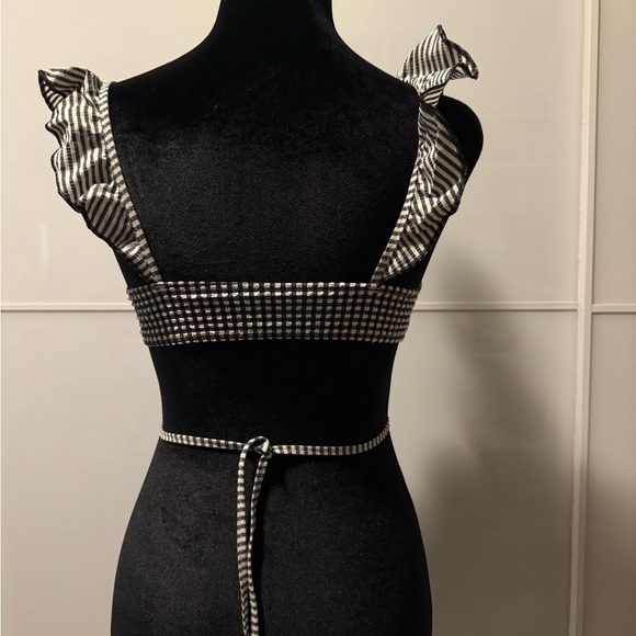 💸CLEARANCE 4 for $15💸 Arie Black and White Ruffled Bathing Suit Top - Picture 2 of 5